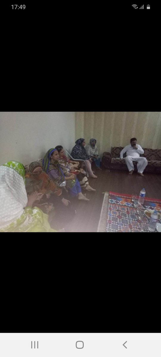 حلقے کی پارٹی کی خواتین کاکرکنوں کی ڈیرہ پر آمد انکے مسائل اور حلقے میں خواتین کی پارٹی کے لئیے خدمات پر تفصیلی بات ہوئی میری بہنوں کی پارٹی کے لئیے کاوشیں قابل تحسین ہیں