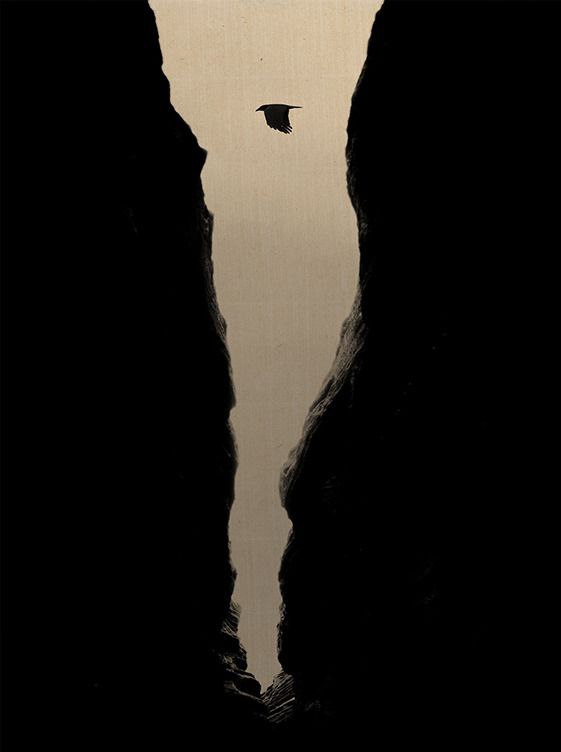 "... Dejo la taza y me vuelvo hacia mi alma. Ella es la que tiene que dar con la verdad. ¿Pero cómo? Grave incertidumbre ésta, cuando el alma se siente superada por sí misma, cuando ella, la que busca, es juntamente el país oscuro por donde ha de buscar, sin que le sirva para