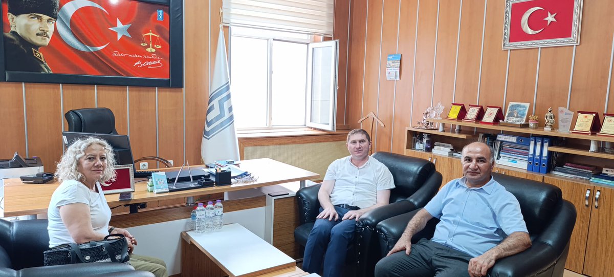 Valiliğimiz İdari Hizmetler Şube Müdürü Şerife AKGÜL ile birlikte Afyonkarahisar Denetimli Serbestlik Müdürü Mahmur KIRAN'ı ziyaret ettik.