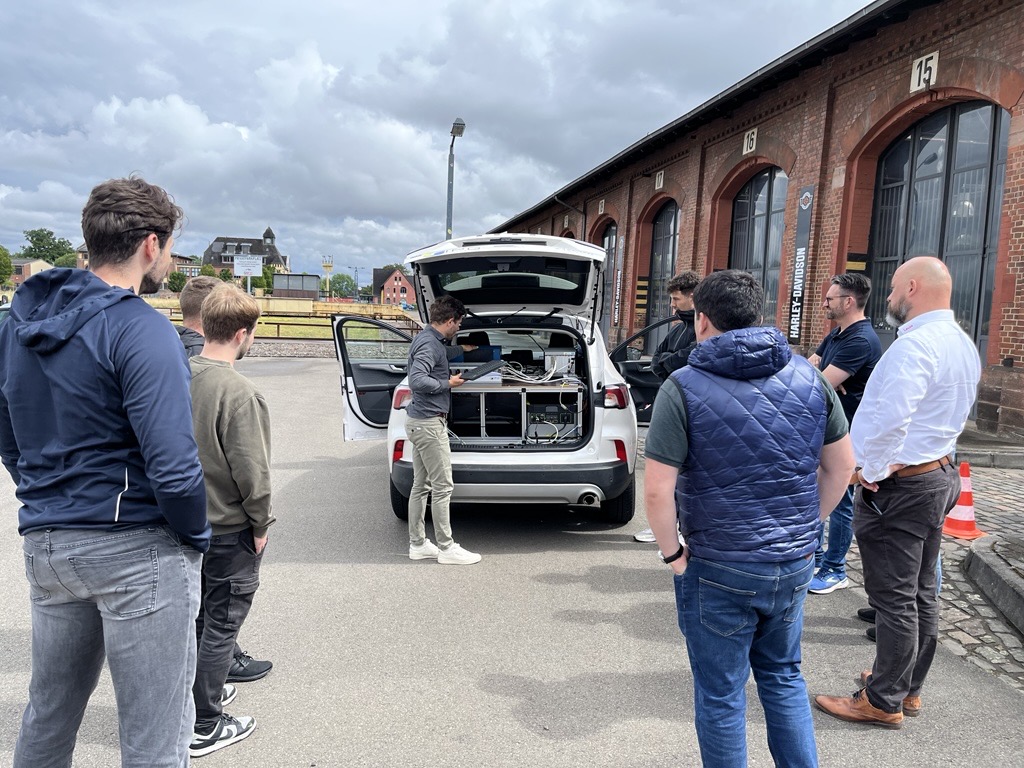 IPG_Automotive's tweet image. Last Monday, IPG Automotive was invited to #htwsaar by Prof. Tiemann to give students insights into #automotivesoftware development with #CarMaker. 

The highlight🎯: Students tested their own driving functions live in #VIL, using an immersive #mixedreality environment!