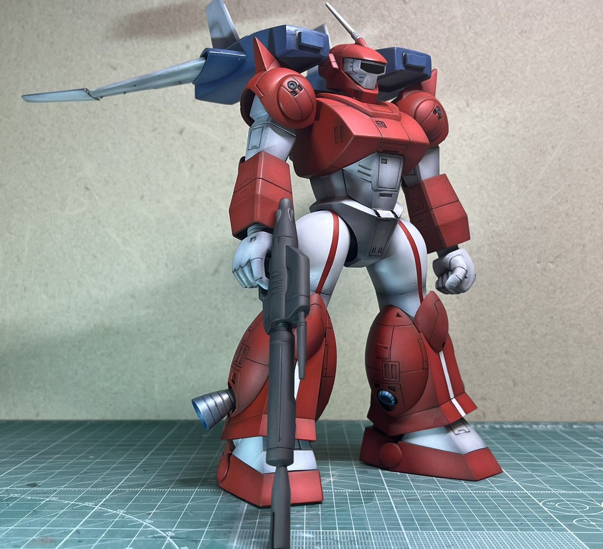 06R_KPF's tweet photo. バンダイ1/100ネオファム
スリングパニアー装備
 #あかーいプラモ上げまへんか https://t.co/jNYz9KwMBg