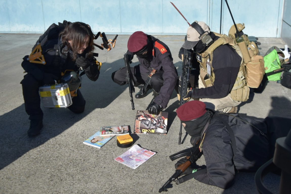 『この本は⁉️』

#MGS3 
#MGS4 
#MetalGearSolid
#DeathStranding