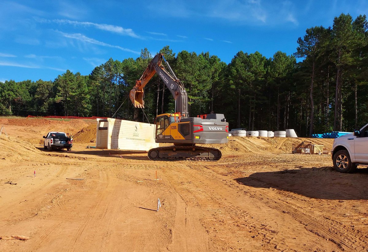 ESC trench boxes in action—protecting workers while streamlining the pipe-laying process!

Make sure your workers head home safely—partner with ESC today
✉️ info@esctrenchshoring.com or 📞 ᴜꜱᴀ  (980) 689 4389 ᴄᴀɴᴀᴅᴀ +1 (902) 442 0800
🌐 esctrenchshoring.com