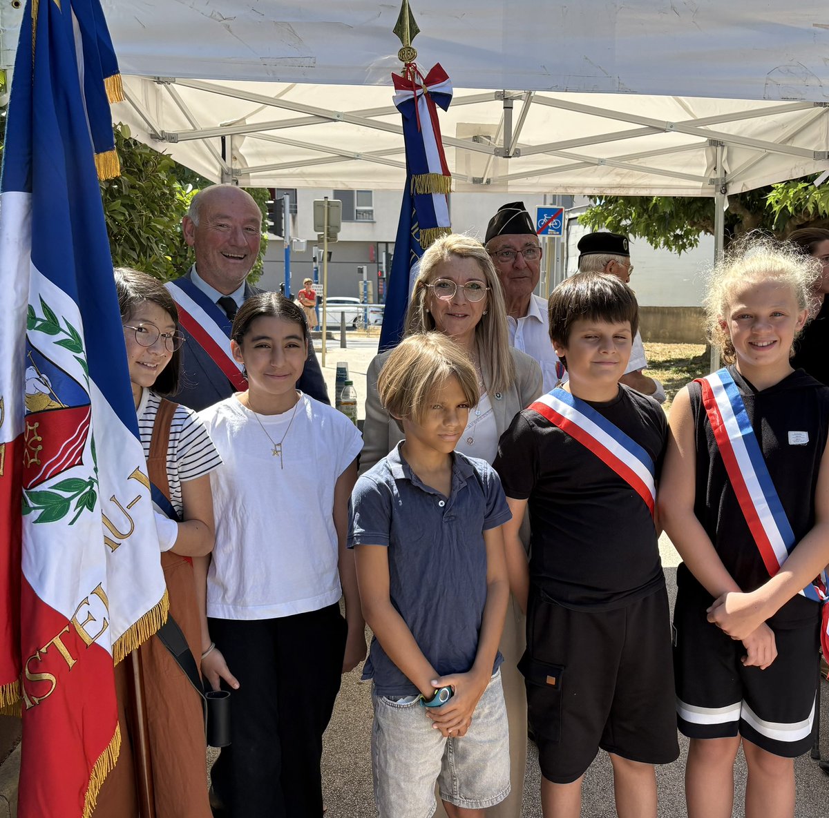 🇫🇷 La ministre déléguée auprès du ministre des Armées, chargée de la Mémoire et des Anciens combattants, <a href="/MIRALLESMP/">Patricia Miralles</a> a présidé ce matin la cérémonie d'hommage aux 80 parlementaires ayant refusé de voter les pleins pouvoirs à Pétain en 1940. 

La cérémonie s'est déroulée dans la