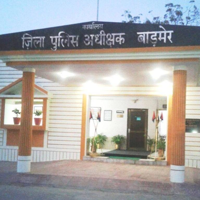 Barmer Police (@barmer_police) on Twitter photo 131 वे ईनामी अपराधी भरत मैनारिया को दस्तयाब करने मे सफलता
पुलिस थाना रीको की विशेष अभियान ‘‘ऑपरेशन भौकाल‘‘ के तहत कार्यवाही
facebook.com/share/p/12Kqg4…
<a href="/PoliceRajasthan/">Rajasthan Police</a>
<a href="/Igp_Jodhpur/">Jodhpur Range Police</a> 131 वे ईनामी अपराधी भरत मैनारिया को दस्तयाब करने मे सफलता
पुलिस थाना रीको की विशेष अभियान ‘‘ऑपरेशन भौकाल‘‘ के तहत कार्यवाही
facebook.com/share/p/12Kqg4…
<a href="/PoliceRajasthan/">Rajasthan Police</a>
<a href="/Igp_Jodhpur/">Jodhpur Range Police</a>