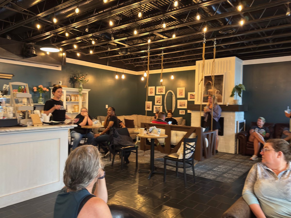 VARuralCenter's tweet image. Starting day #2 in St. Paul with a boost of energy and breakfast favorites from The Coffee Station!
Owner Andrea Hicks shared with #VRLI her small business story and served up their exclusive Clinch River Blend Coffee! #coffeestationva @StPaulVAMainSt