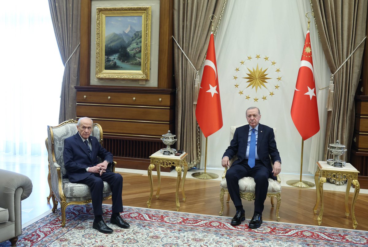ayyildirim1's tweet photo. Liderimiz Sayın Devlet BAHÇELİ, Cumhurbaşkanımız Sayın Recep Tayyip ERDOĞAN ile Cumhurbaşkanlığı Külliyesinde bir araya geldi. https://t.co/qqp8NVTyVV