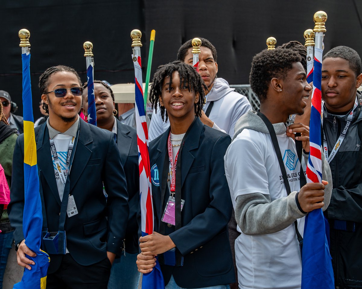 detroitgp's tweet image. We were proud to welcome the Boys & Girls Clubs of Southeastern Michigan to this year’s #DetroitGP! Through the Correspondent Club, local students went behind the scenes, interviewing drivers and experiencing the Grand Prix through a unique and exciting perspective.