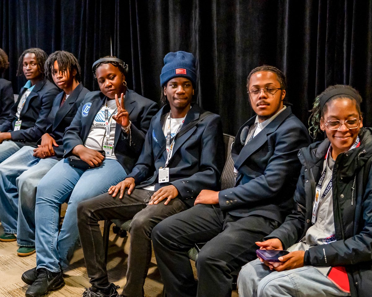 detroitgp's tweet image. We were proud to welcome the Boys & Girls Clubs of Southeastern Michigan to this year’s #DetroitGP! Through the Correspondent Club, local students went behind the scenes, interviewing drivers and experiencing the Grand Prix through a unique and exciting perspective.