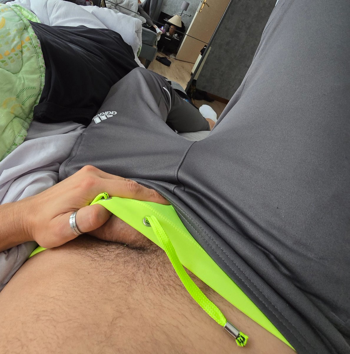 vtrackies's tweet photo. Qui la sort de là 🍆 https://t.co/zZoQJouNoM