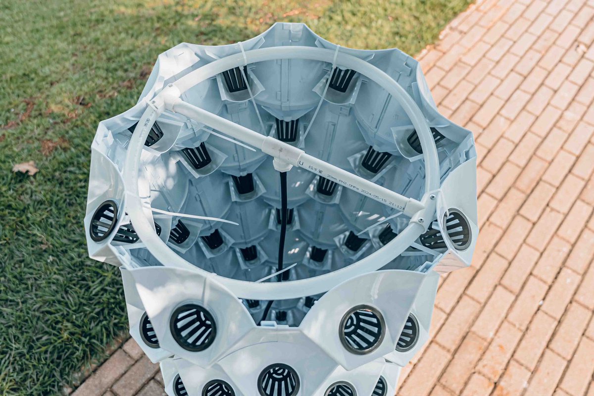 Smartelglobal's tweet image. Where’s the soil?
You don’t need it.

Our Grow Tower system grows up to 80 plants vertically, using 90% less water and zero soil.

Smart. Compact. Efficient.
Get yours today, link in bio.
#Smartel #Hydroponics #UrbanFarming