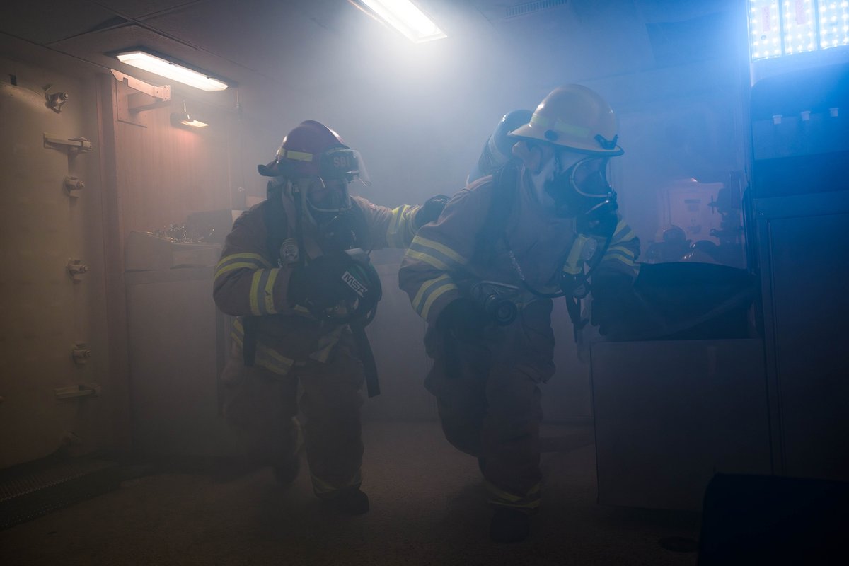 CJOC_COIC's tweet image. 🚨 Drill at Sea 🚨
On April 24, 2025, HMCS Montréal’s Rapid Response Team tackled a simulated fire in the junior ranks’ galley during a damage control exercise. This was part of prep for #FormidableShield under #OpREASSURANCE in the Atlantic.