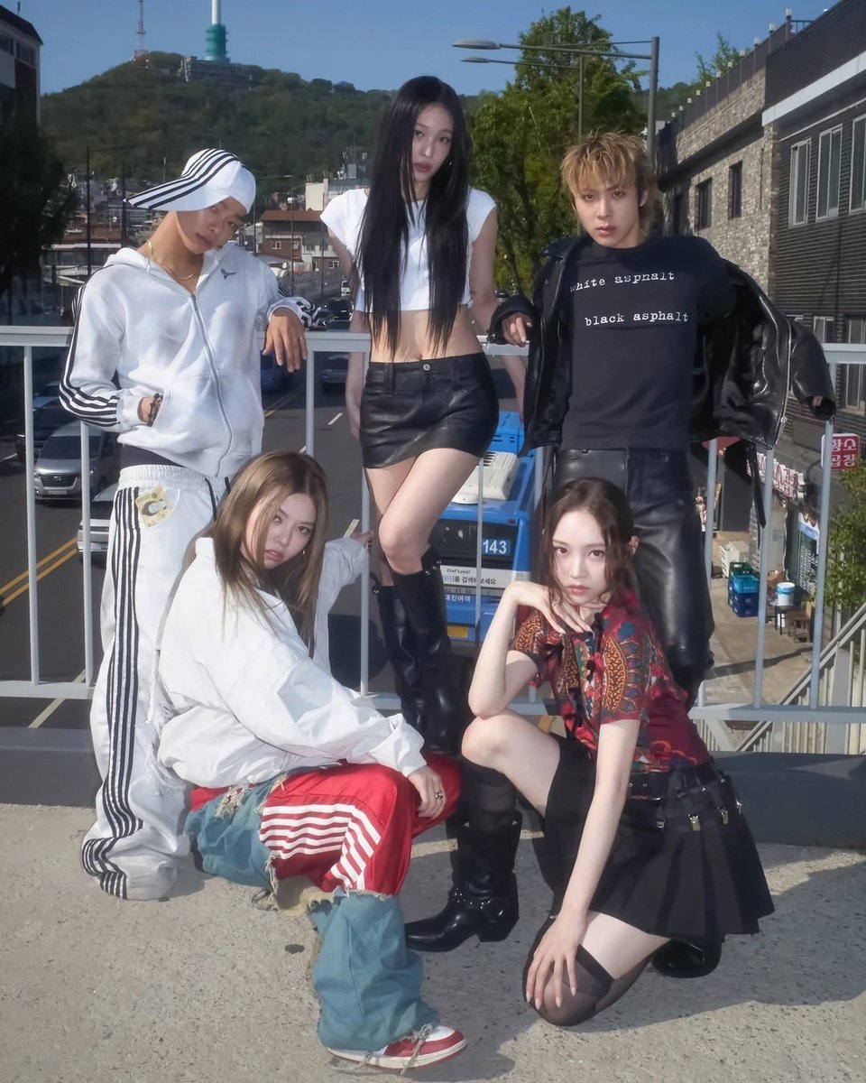 russiakpopchart's tweet image. The Debut of June according to the Russian K-pop chart.
1. #ALLDAYPROJECT
2. #BabyDONTCry
3. #KIIRAS
4. #USPEER