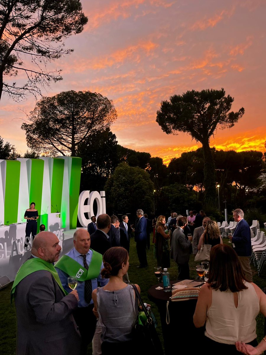 📍 El 9 de julio estuvimos en el Acto de Clausura y Entrega de Diplomas de <a href="/eoi/">EOI</a>, cubriendo el evento en streaming y entrevistando a sus protagonistas.
Un broche final cargado de talento, emoción y nuevos comienzos. 🎓💬
#SOMOSEOI #EOI #AgoraNews #GraduaciónEOI #Streaming