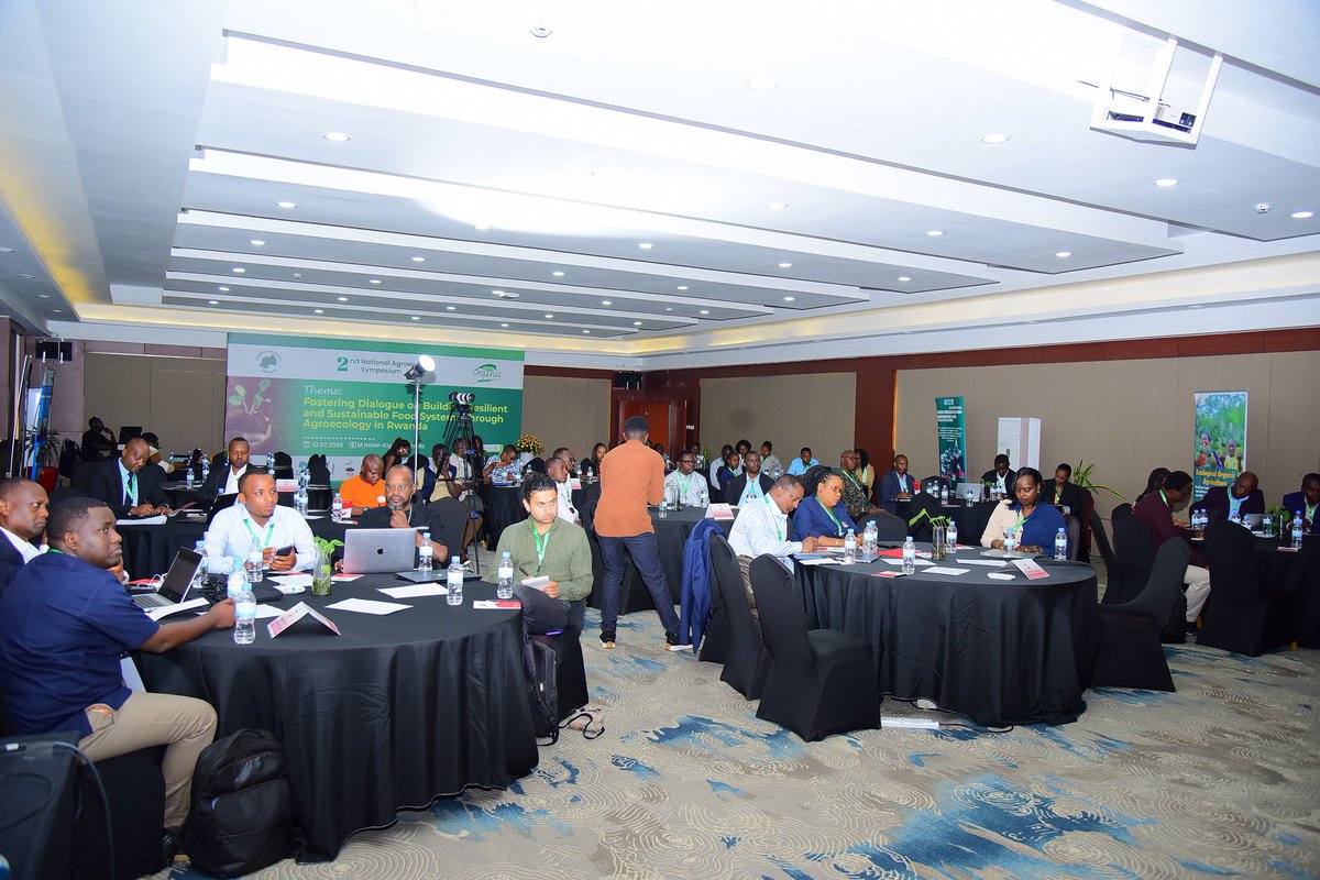 AGRIRESEARCH UNGUKA Ltd (@agriresearchltd) on Twitter photo What an ideal opportunity to showcase our innovative agroecological solutions at #RwandaAgroecologySymposium2025! Our SG <a href="/ViNiyigena/">Violette Niyigena</a> presented Green Research & Innovation Center <a href="/AGRIPI_/">AGRIPI</a>, <a href="/agriresearchclb/">AGRIRESEARCH CLUB,UR-CAVM</a>’s student-led green initiatives and our Organic Digital Market platform. What an ideal opportunity to showcase our innovative agroecological solutions at #RwandaAgroecologySymposium2025! Our SG <a href="/ViNiyigena/">Violette Niyigena</a> presented Green Research & Innovation Center <a href="/AGRIPI_/">AGRIPI</a>, <a href="/agriresearchclb/">AGRIRESEARCH CLUB,UR-CAVM</a>’s student-led green initiatives and our Organic Digital Market platform.