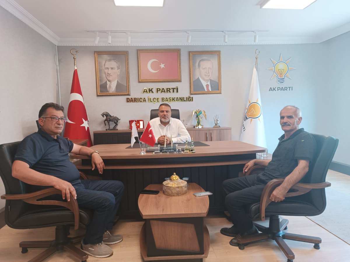 İlçe başkanlığımızda bizleri ziyaret eden AK Parti Kars Merkez İlçe Başkanı Mehmet Nuri Kişli ve yönetimini misafir ettik.

Nazik ziyaretleri için kendilerine teşekkür ederim. 

#akparti #erdoğan #darıca #kocaeli #köksalşakar #akdarıca #akkocaeli