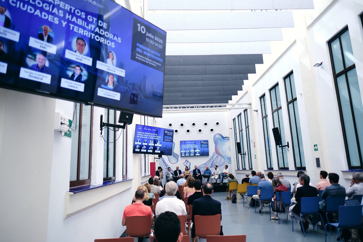 Ciudad de Málaga (@malaga) on Twitter photo La concejala de Innovación, Alicia Izquierdo, junto al presidente de la Comisión de Smart Cities de <a href="/AMETIC_es/">AMETIC</a>, Adolfo Borrero, ha asistido esta mañana a la apertura de la jornada de ‘Presentación del Whitepaper Gemelos Digitales: Innovación al Servicio del Territorio’. La concejala de Innovación, Alicia Izquierdo, junto al presidente de la Comisión de Smart Cities de <a href="/AMETIC_es/">AMETIC</a>, Adolfo Borrero, ha asistido esta mañana a la apertura de la jornada de ‘Presentación del Whitepaper Gemelos Digitales: Innovación al Servicio del Territorio’.