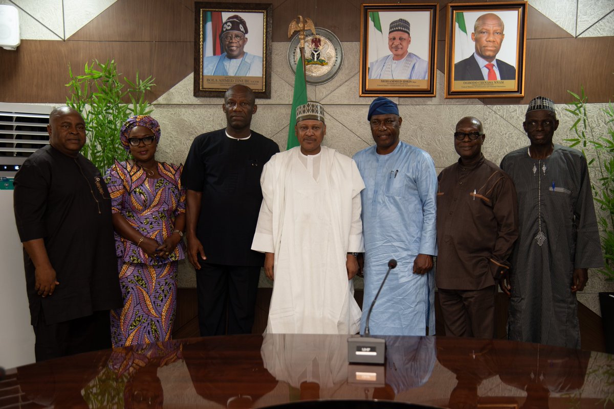 HMMohammedIdris's tweet image. I received a delegation from the Nigerian Guild of Editors, led by the Deputy President, Dr. Sebastian Abu. The visit was to formally present to me the report of the Guild’s Law Reform Committee.
The report highlights various outdated Nigerian laws that require review or removal…