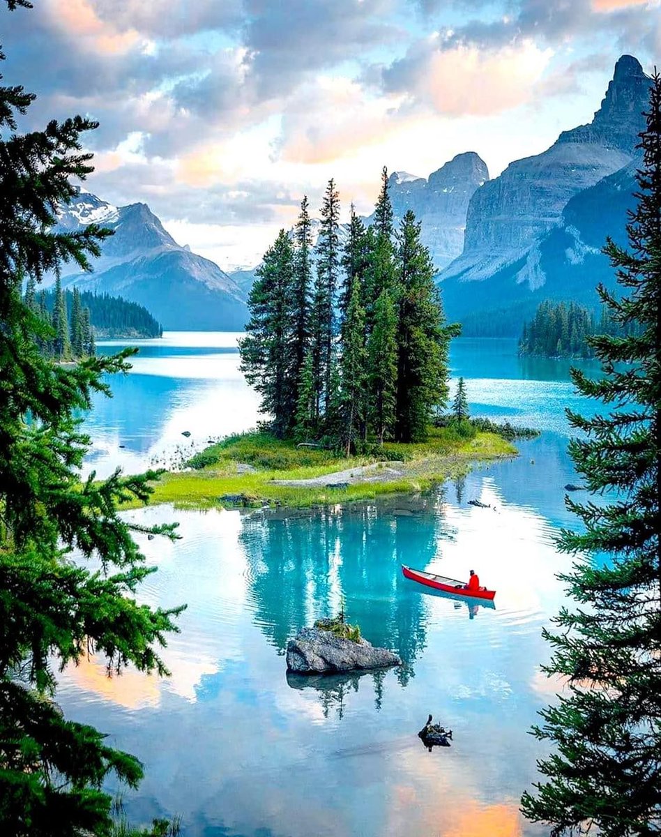 Maligne Lake, Jasper National Park, Canada