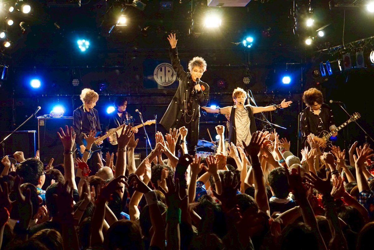 atsushiTSK's tweet photo. 本日は埼玉県でLIVE
今終わったので…
本日のYouTube生配信はお休みです🌹
四星球最高でした✨ https://t.co/938XuxnOgZ