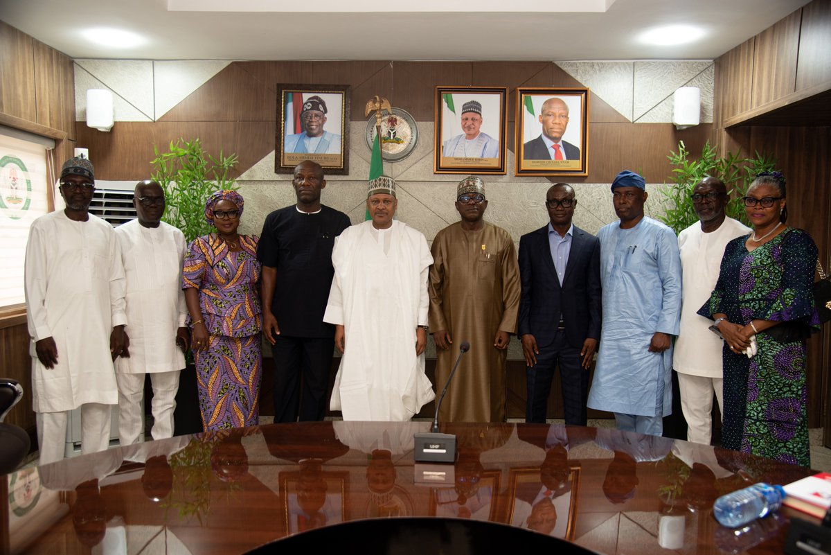 HMMohammedIdris's tweet image. I received a delegation from the Nigerian Guild of Editors, led by the Deputy President, Dr. Sebastian Abu. The visit was to formally present to me the report of the Guild’s Law Reform Committee.
The report highlights various outdated Nigerian laws that require review or removal…