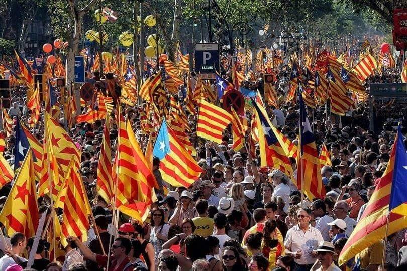 Avui fa 15 anys, milers de persones sortíem al carrer a la mani de 'Som una nació, nosaltres decidim'. Recordo aquell dia com si fos avui, un dia molt especial, on l'independentisme semblava majoritari.