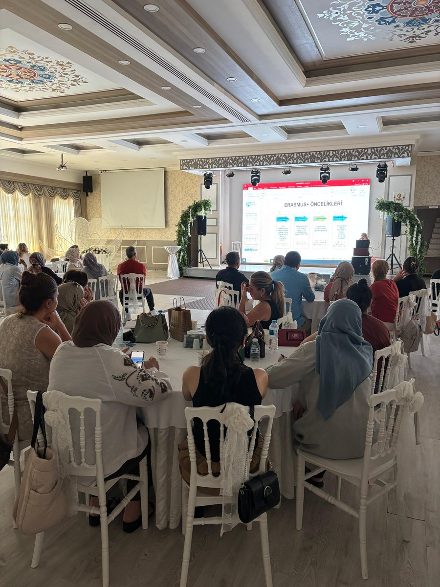 🇪🇺🇹🇷Müdürlüğümüz AB Birimi ekibi tarafından 9-10 Temmuz tarihlerinde  AB Proje Hazırlama Teknikleri eğitimi Bahcelievler Abidin Pak Öğretmenevi'nde gerçekleştirilmiştir.
<a href="/tcmeb/">Millî Eğitim Bakanlığı</a> <a href="/ulusalajans/">Türkiye Ulusal Ajansı 🇹🇷 Turkish NA</a> <a href="/istanbulilmem/">İstanbul İl Millî Eğitim Müdürlüğü</a>
#Erasmus
