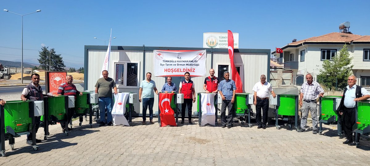 Turkoglutarim's tweet photo. Bakanlığımız Kırsal Dezavantajlı Alanlar Kalkınma Projesi kapsamında, Antep fıstığı yetiştiriciliği yapan 10 çiftçimize Antep fıstığı soyma makinesi dağıtımı İlçe Müdürümüz Ali ŞAKALAR'ın katılımı ile gerçekleştirildi. 
@ramazanbilir46
@AliSakalar46 https://t.co/5fL7HQTkLN