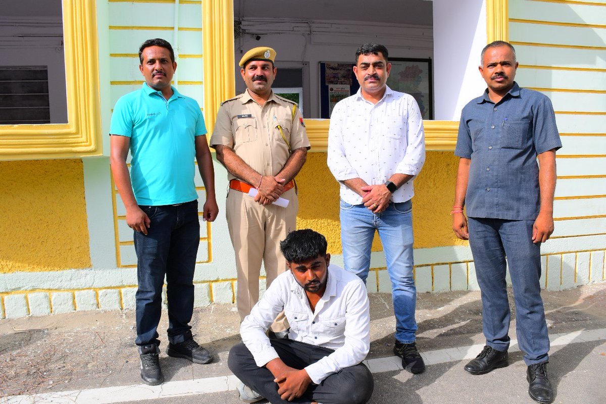 Barmer Police (@barmer_police) on Twitter photo डीएसटी व पुलिस थाना कोतवाली पुलिस टीम द्वारा ’’ऑपरेशन संपोलिया’’ के तहत कार्यवाही
facebook.com/share/p/193ML6…
<a href="/PoliceRajasthan/">Rajasthan Police</a>
<a href="/Igp_Jodhpur/">Jodhpur Range Police</a> डीएसटी व पुलिस थाना कोतवाली पुलिस टीम द्वारा ’’ऑपरेशन संपोलिया’’ के तहत कार्यवाही
facebook.com/share/p/193ML6…
<a href="/PoliceRajasthan/">Rajasthan Police</a>
<a href="/Igp_Jodhpur/">Jodhpur Range Police</a>