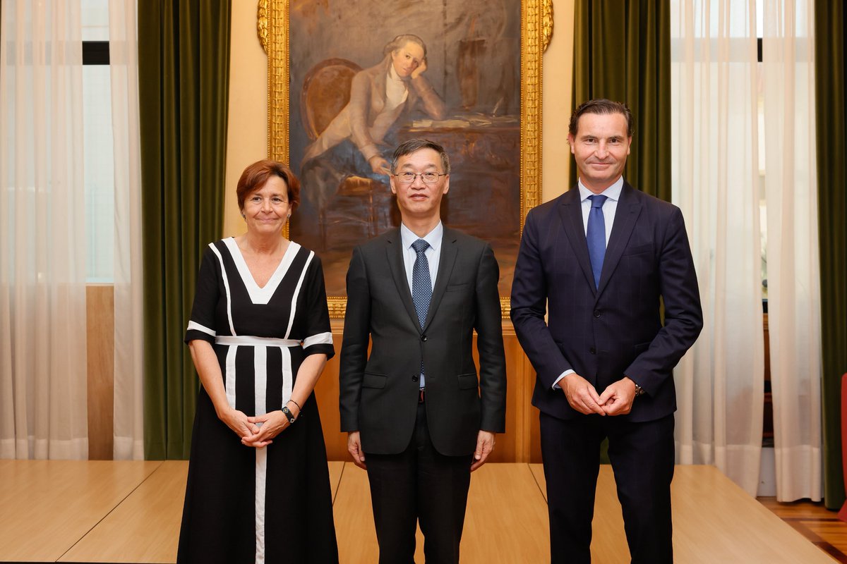 Gijón/Xixón (@gijon) on Twitter photo 🇨🇳 La Alcaldesa, Carmen Moriyón, y el concejal de Relaciones Institucionales, Jorge González-Palacios, recibieron esta mañana en el Ayuntamiento al embajador de China en España, Yao Jing.
<a href="/ChinaEmbEsp/">Embajada de China en España</a> 🇨🇳 La Alcaldesa, Carmen Moriyón, y el concejal de Relaciones Institucionales, Jorge González-Palacios, recibieron esta mañana en el Ayuntamiento al embajador de China en España, Yao Jing.
<a href="/ChinaEmbEsp/">Embajada de China en España</a>
