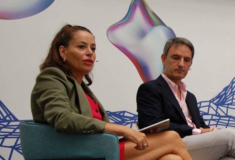 AMETIC (@ametic_es) on Twitter photo 🎙️ Alicia Izquierdo (<a href="/malaga/">Ciudad de Málaga</a>) destaca el camino recorrido por Málaga en el ámbito de las smart cities:
“Málaga es pionera en el concepto de smart cities, destacando en interoperabilidad y colaboración con otras entidades. Estamos comprometidos con un trabajo continuo de mejora 🎙️ Alicia Izquierdo (<a href="/malaga/">Ciudad de Málaga</a>) destaca el camino recorrido por Málaga en el ámbito de las smart cities:
“Málaga es pionera en el concepto de smart cities, destacando en interoperabilidad y colaboración con otras entidades. Estamos comprometidos con un trabajo continuo de mejora
