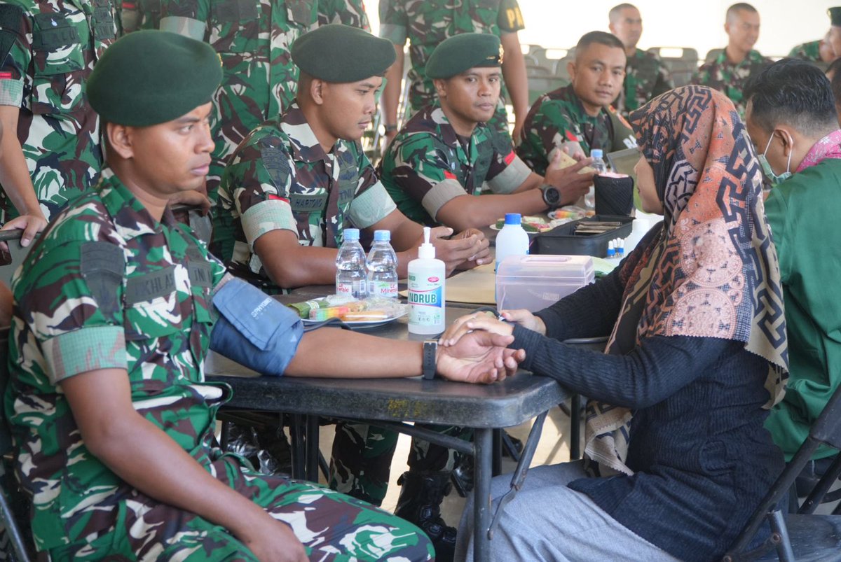 yonif413bremoro's tweet photo. Pastikan Stok Darah PMI Sukoharjo Tercukupi, Yonif 413/Bremoro Gelar Bakti Sosial Donor Darah

@yonif413bremoro @brigifmr6 @Divif2kostrad @Cakra_Kostrad @tni_ad @Puspen_TNI 

#yonif413bremoro #brigif6 #divif2kostrad #kostrad #tniad #tni https://t.co/ET1fEyMMGJ
