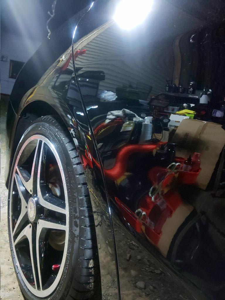 NOBU415105's tweet image. @800rr1 
@kamono_MY 
 #お部屋ガレージ
 #BLUEMIX 
 #時雨
GRAPHENE SHINE DETAILER

帰宅後🏠水のみ洗車からの施工😊
新たな艶を発見！
プレスラインが強調され透明度が増した感じ✨
施工性は簡単✨マイクロファイバー2枚で完了😊✨
満足のケミカル️⭕️
※あくまでも個人的な感想です😊