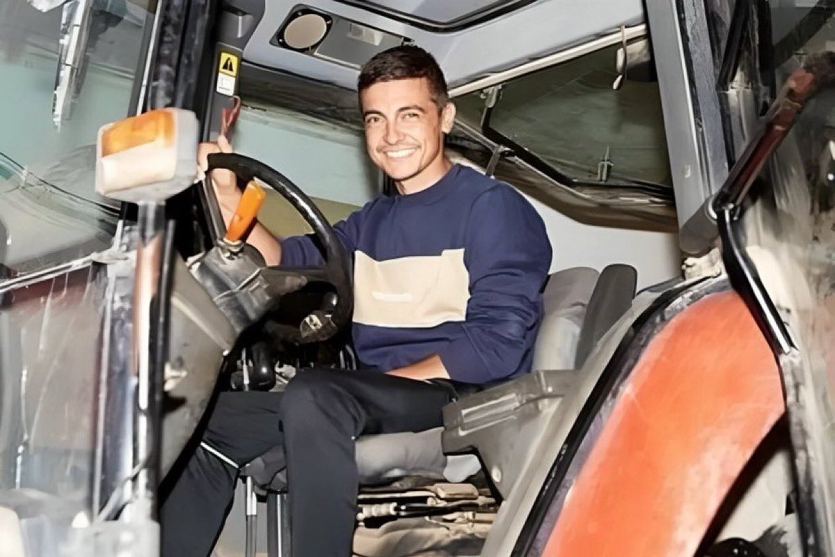 Se suicida a los 27 años David Lafoz, el joven agricultor que en 2024 llevó su tractor hasta las puertas de la sede de las Cortes de Aragón, durante las protestas masivas del campo en toda Europa. 

Dejó un mensaje en redes sociales diciendo que “lo sentía mucho, pero no