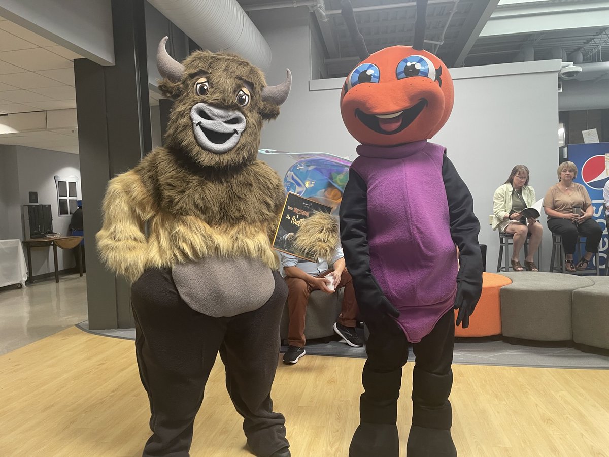IR_PhilDrake's tweet image. Shodair Children’s Hospital brought 2 guests, Thunder and Hope, to Hometown Helena.