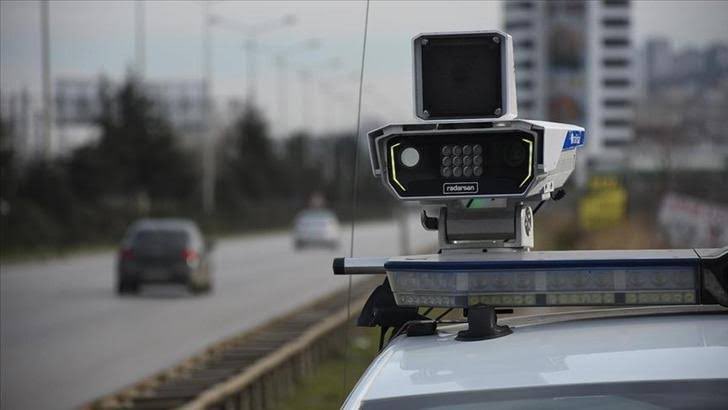 EGM’den Malatya’ya uyarı: Yeni hız radarları devrede! 

Emniyet Genel Müdürlüğü; Ağrı, Bingöl, Bitlis, Elazığ, Malatya, Muş, Sakarya, Sivas ve Van’da 10 Temmuz 2025 itibariyle 
PTS EDS ortalama hız denetimlerinin başlayacağını duyurdu.