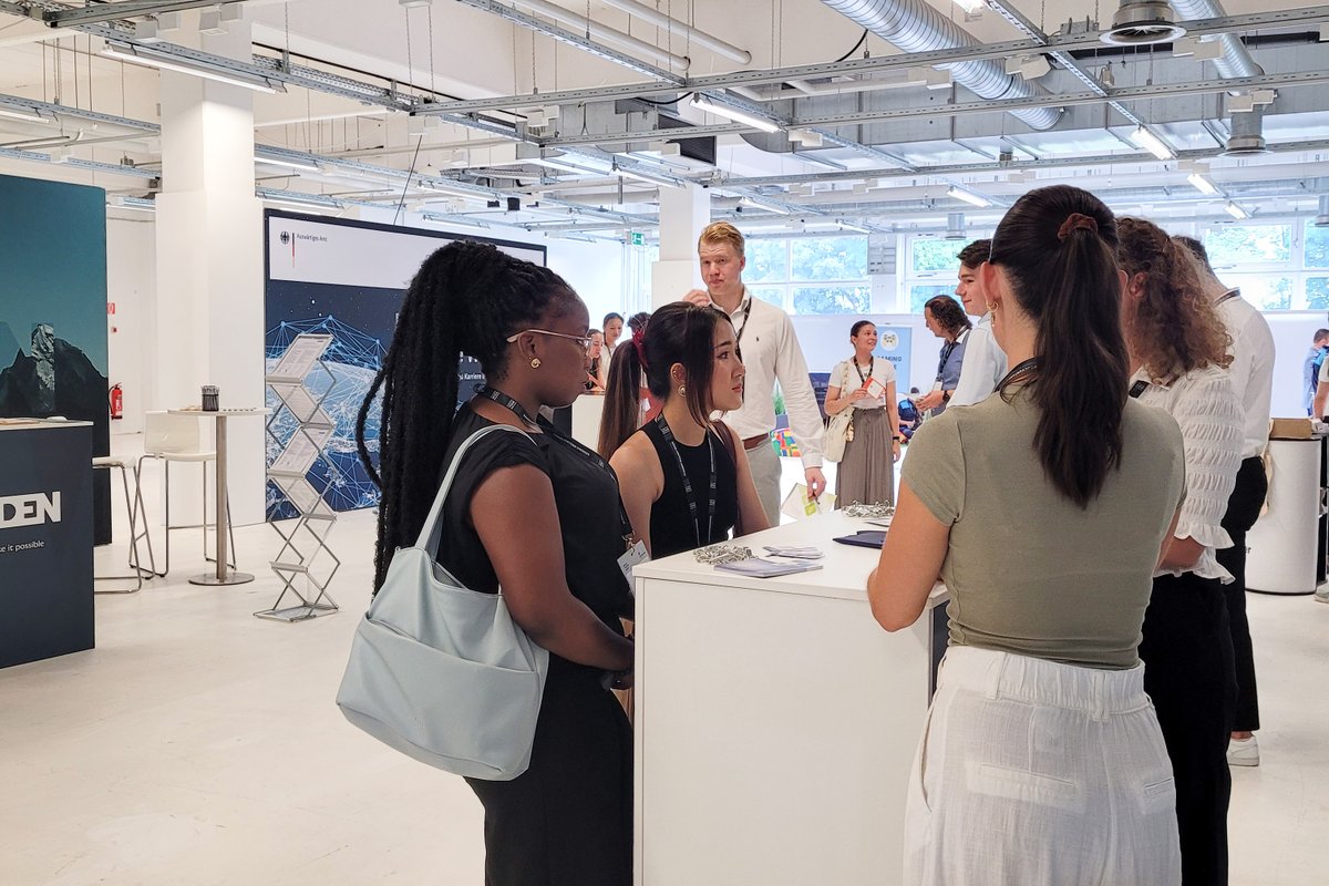 🇩🇪 Our EU Munich students recently attended #Absolventenkongress Munich! They connected with recruiters from <a href="/DellTech/">Dell Technologies</a>, @Lidl, @Panasonic and more. Beyond networking, they gained strategic career insights, refined their CVs, and engaged in 1:1 recruitment discussions.