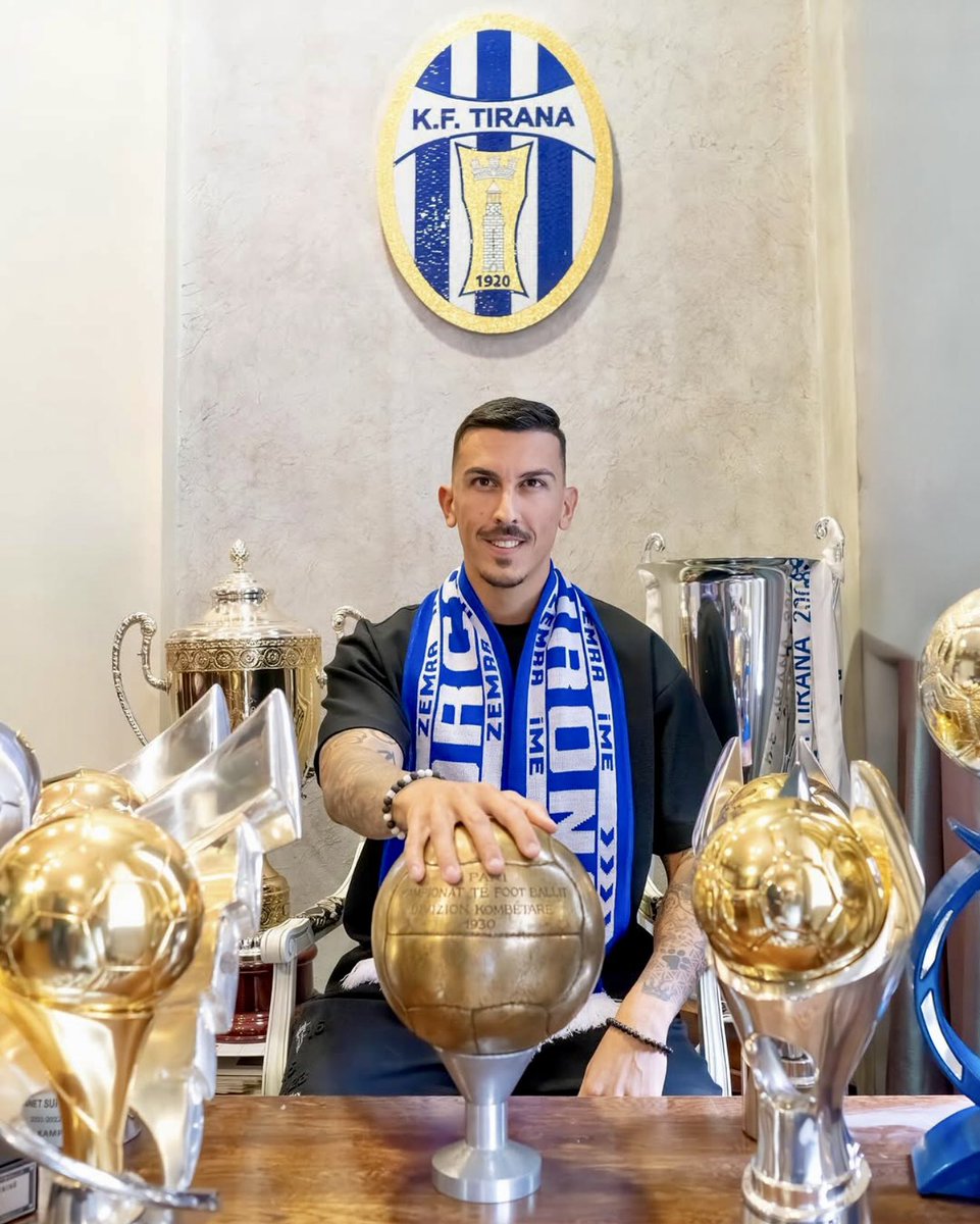 Eshte nje nder dhe privilegj i madh per mua qe firmosa me ekipin me më shume trofe ne Shqiperi ,por njekohesisht dhe pergjegjesi shume e madhe per kete fanelle dhe kete tifozeri te mrekullueshme qe ka Tirona. Se bashku do arrijme objektivat!🏆🤍💙