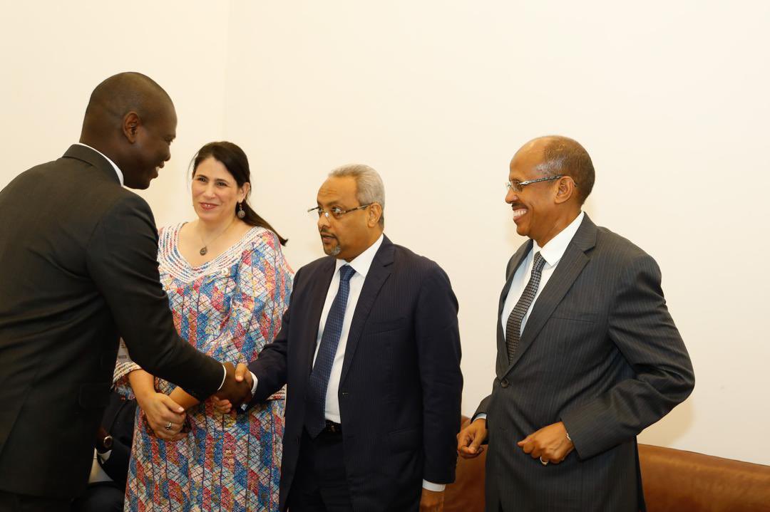 MAECIDJIBOUTI's tweet image. Le MAECIPPG, SEM Abdoulkader Houssein Omar, a pris part ce matin, jeudi 10 juillet 2025 à la 47ème session ordinaire du Conseil Exécutif de l'Union Africaine. Les questions liées à la réforme de l'UA et à l'adoption du budget 2026 ont été délibérées.
#AUC #Malabo #Djibouti #MAECI