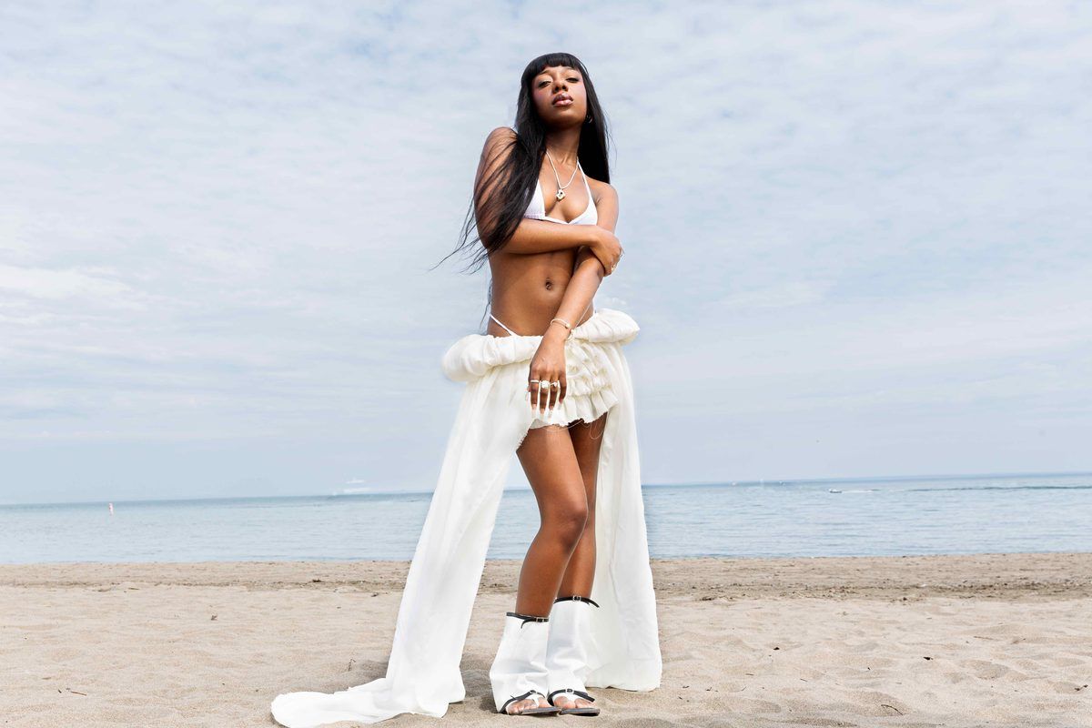 DEBBY FRIDAY practises self-belief on new track, "Bet On Me", which previews her forthcoming album, The Starrr Of The Queen Of Life buff.ly/D98yCZg