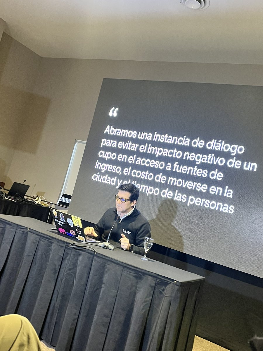 #Ahora Conferencia de prensa de <a href="/Uber_ARG/">Uber Argentina</a> sobre el proyecto de ordenanza que busca regular el funcionamiento de app de movilidad en Córdoba. Reclamo concreto: no pueden funcionar si se establece un cupo (la ord.fija límite de 4000 autos)