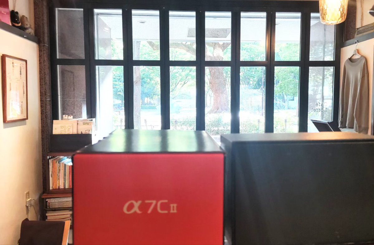 cafe_loffel's tweet photo. 明日11日(金)より､"Summer Sale”をさせて頂きます。服や古本､カメラなどご用意しています。今回のオススメは､ほぼ新品同様のSONY『α7C II』ズームレンズキット (レンズ未使用品)､小さく軽くて高画質ですので､これから夏のご旅行やイベントに出掛けられる方､写真を始めたい方にもオススメです。 https://t.co/Obs7YYzV4X