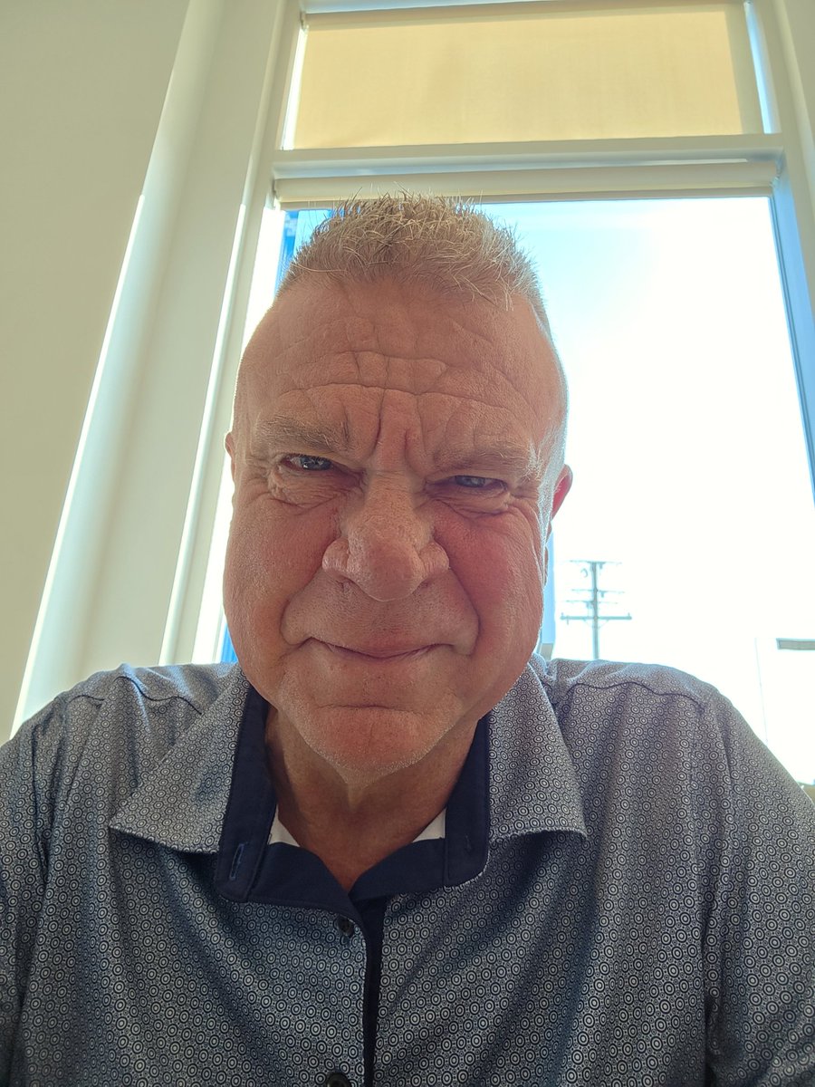 Hello, it's me
I've thought about us for a long, long time
Maybe I think too much but something's wrong
There's something here that doesn't last too long
Maybe I shouldn't think of you as mine

Classic Todd Rundgren