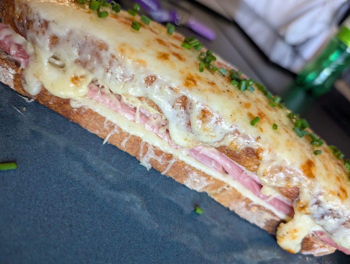 Love it when <a href="/crosswxtch/">Crosswxtch</a> is on holiday cos I get amazing lunches like this 🤤