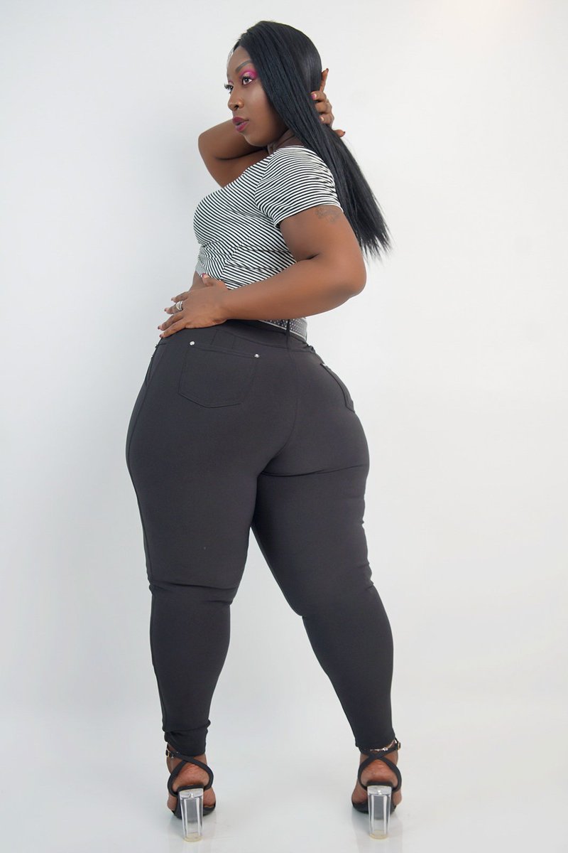 UndeniableDoll's tweet photo. Happy Throwback Thursday loves ๐ wishing you all a lovely day ๐
#iiam_undeniable ๐ฅ #gorgeous #beautiful #models #plusmodel #bedifferent #beyou #beproud #lovely #throwback #undeniablethemodel #thickisbeautiful #sexy #thursdayvibes https://t.co/wJgmRiWahu