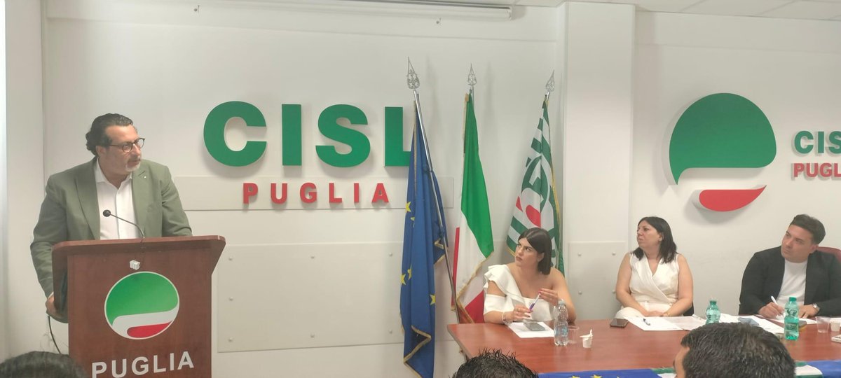 CislPuglia's tweet photo. Cons Gen @FaiCislPuglia, @CastellucciAnto: con la Fai costruiamo una Puglia più giusta. L'#agricoltura moderna nasce da rispetto per #ambiente e persone. Stop sfruttamento! Il #lavoro deve dare futuro. Senza partecipazione non c’è cambiamento. Senza contrattazione non c’è tutela https://t.co/y27D3edGZU