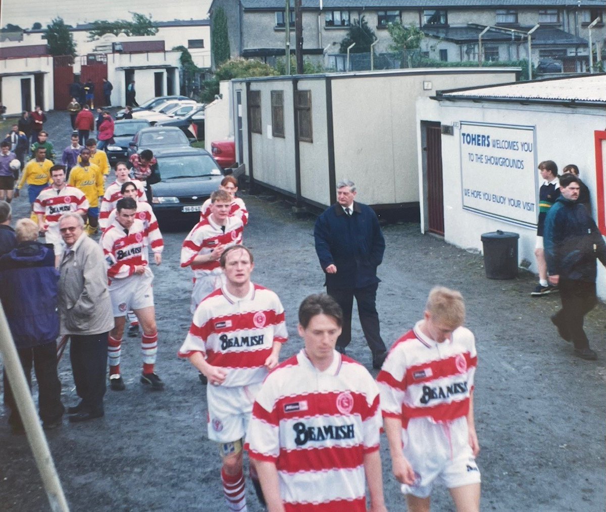 27 Years Later.....

We welcome Mansfield Town back to The Showgrounds this Tuesday, 27 years after playing out a thrilling 3-3 draw here in 1998.

Photo credits - Conall Collier

Buy your tickets how ⬇️
link.sligorovers.ie/mansfield-town…

#Bitored | #Since1928