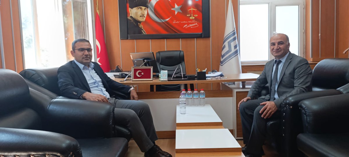 afyondsm's tweet photo. Afyonkarahisar İdare Mahkemesi Başkanı Sayın Yasin AYNA, tayininin çıkması nedeni ile Denetimli Serbestlik Müdürümüz Mahmut KIRAN 'a veda ziyaretinde bulundu.
Nazik ziyaretlerinden dolayı sayın Başkan beye Müdürümüz  teşekkür ederek yeni görev yerinde başarılar diledi. https://t.co/S44I7jUaaq
