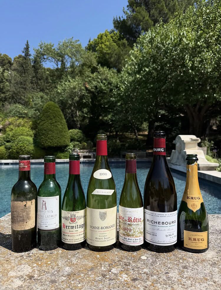 دايم يغرقنا بصور جسمه واخر شي يحط منتجه طيب والله لا اشتري 😭