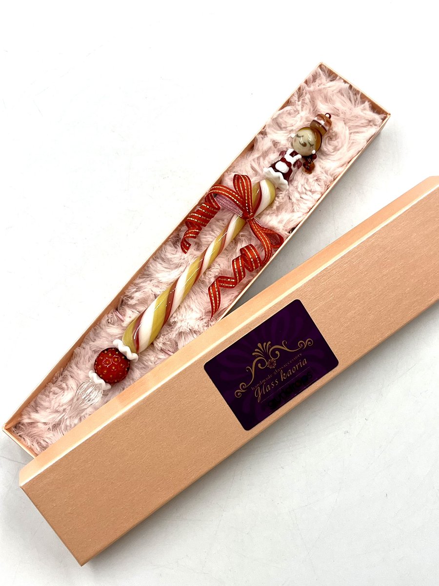 ガラスペン万博 オークション作品⑥

glasskaoria × guridrops コラボガラスペン
すいーつLady "ミルフィちゃん"

字幅: F
長さ: 18cm
グリップ部分のいちごの直径: 15mm
重さ: 27.7g

🎯オークション期間🎯
7/11(金)21:00〜7/13(日)21:00

🏮オークションサイトのURL
yoh-yoh.com/shops/@glasspe…